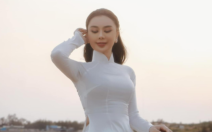 Hậu thông báo 'nối lại tình xưa' với chồng cũ, Lâm Khánh Chi đăng ảnh bên người đặc biệt Ảnh 2