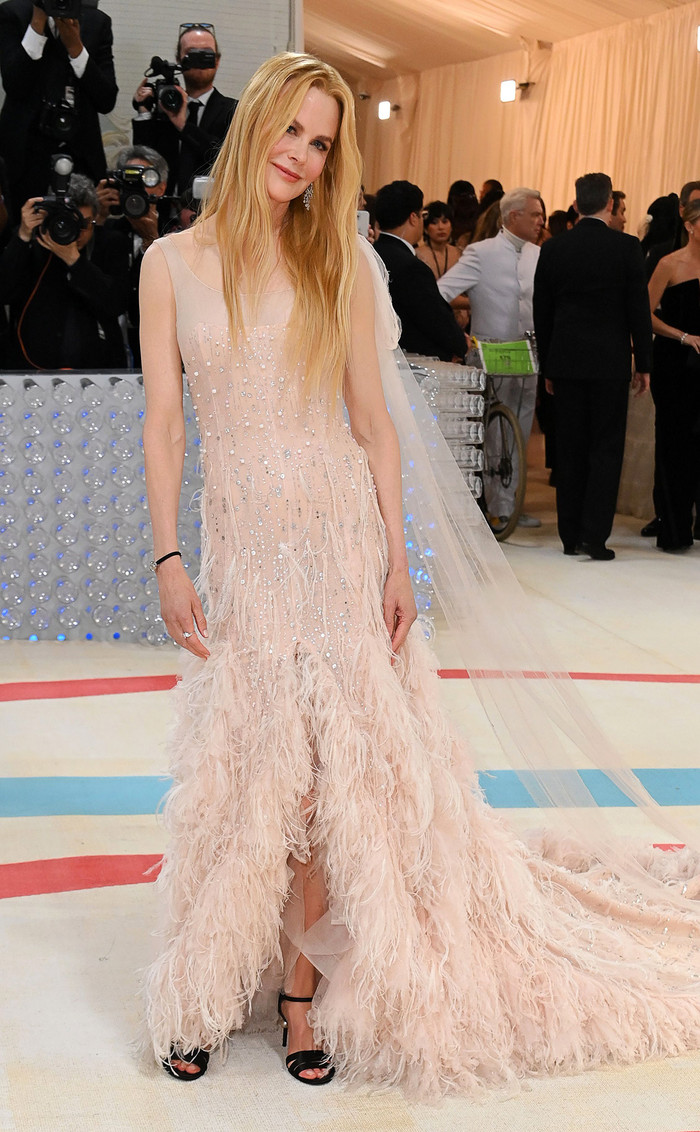  Toàn cảnh 'Bữa tiệc thời trang' Met Gala 2023: Những bộ cánh lộng lẫy mang ký ức về Karl Lagerfeld Ảnh 9