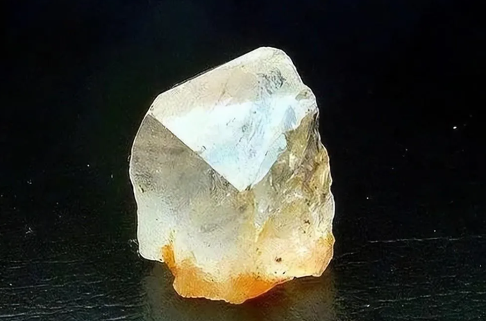  Mổ thịt vịt bất ngờ phát hiện viên đá trong suốt, tưởng đồ bỏ hóa ra giá trị 300 tỷ Ảnh 3