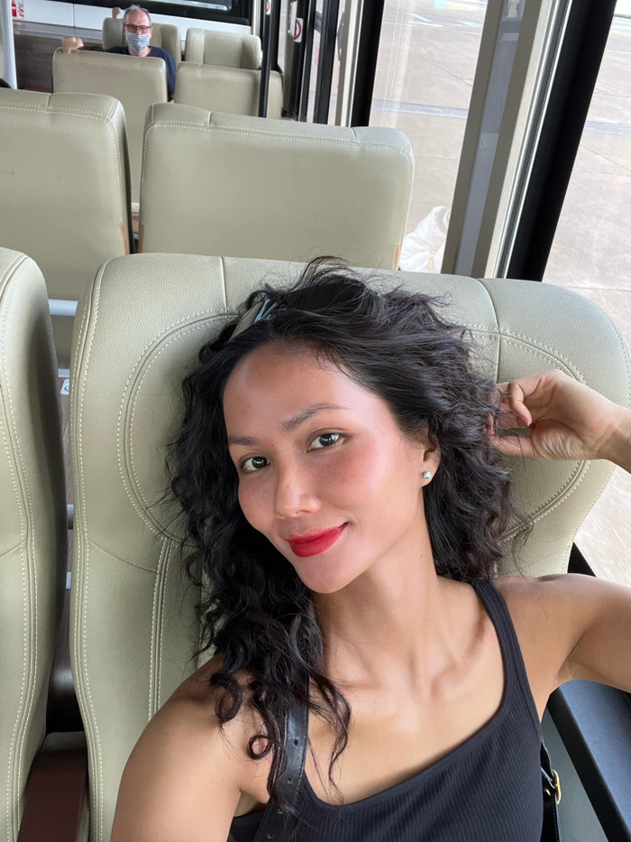 H'Hen Niê được khán giả ưu ái gọi 'Hoa hậu quốc dân' bởi tính cách thân thiện, vui vẻ.