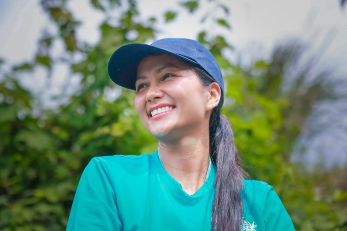 H'Hen Niê chăm chỉ tham gia các hoạt động thiện nguyện.