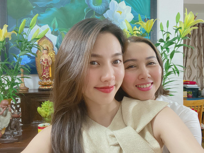 Mẹ Thùy Tiên được nhận xét là người thẳng tính, không ngại đối chất với anti-fan.