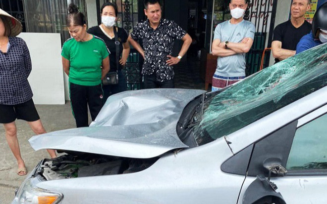 Ôtô vọt ga bất thường đoạt mạng 2 người đi bộ Ảnh 2