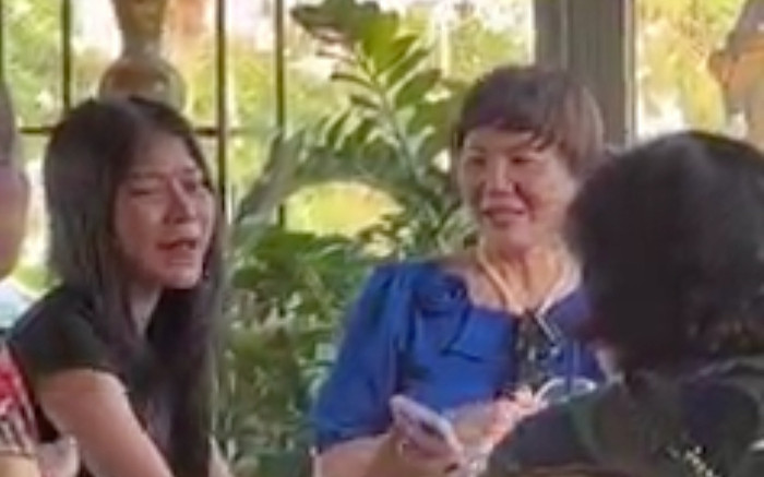 Đi cà phê cùng bạn, cô gái khóc nức nở khi bất ngờ gặp lại người phụ nữ giống hệt người mẹ quá cố Ảnh 2