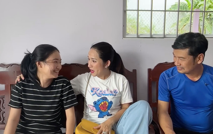 Cát Tường thăm tổ ấm nhỏ toàn màu tím của Tiết Cương, nhan sắc vợ nam diễn viên gây chú ý Ảnh 2