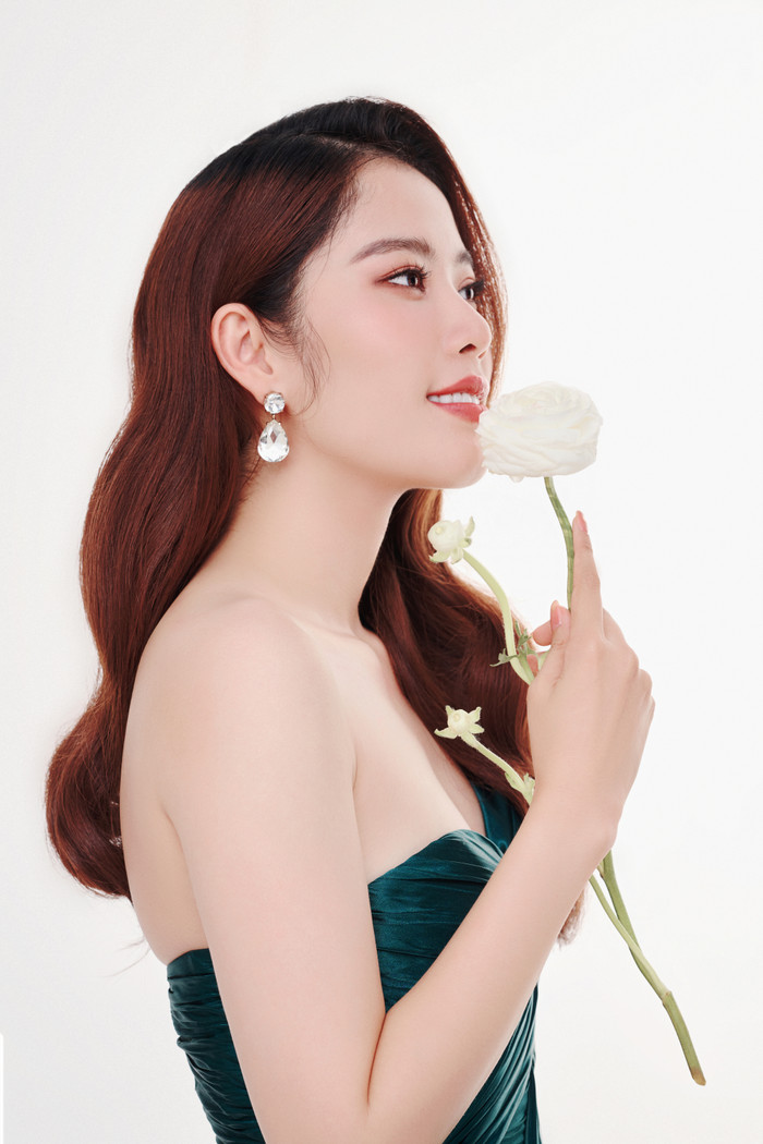 Những năm 2015 – 2016, cô là gương mặt sáng giá của các cuộc thi Hoa hậu Hoàn vũ Việt Nam 2015, Hoa hậu Trái Đất 2016 và thành tích mới nhất chính là Top 10 Hoa hậu Thế giới Việt Nam 2022. 