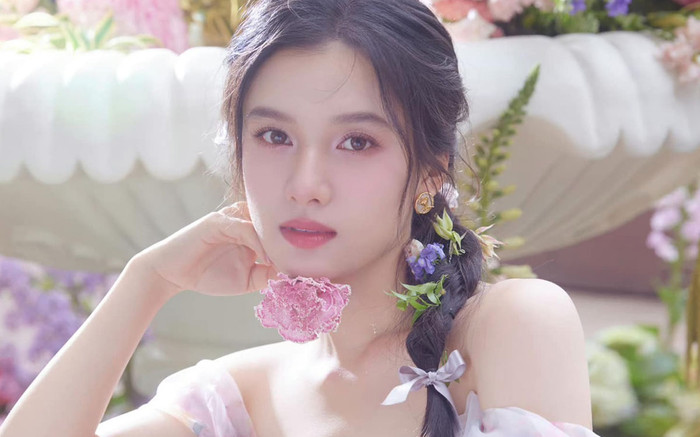 Bố mẹ chồng Trương Tịnh Nghi lộ biểu cảm cực 'khoái' trong ngày cưới của các con Ảnh 2