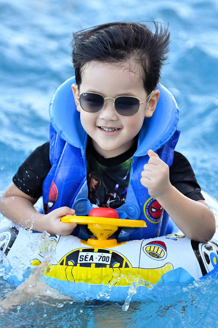  Con trai hơn 4 tuổi của Đàm Vĩnh Hưng có hành động đẹp với cậu bé bị công nông cán qua người Ảnh 5