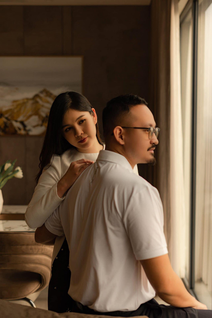 Khoảnh khắc 'tình bể bình' của MC Thu Hoài bên cạnh chồng doanh nhân