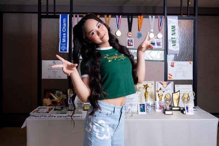  Miss Eco Teen Bella Vũ: Luôn ưu tiên việc học, lên tiếng khi bị nói là 'công cụ kinh doanh' của bố mẹ Ảnh 4