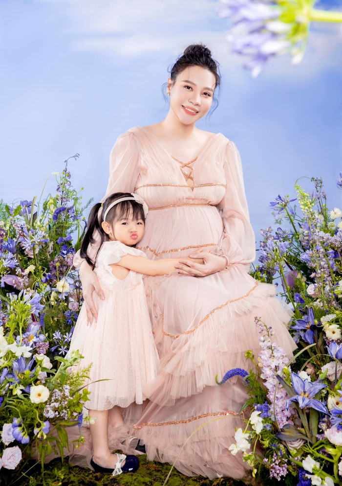  Đàm Thu Trang 'xả kho' loạt ảnh bên ái nữ, biểu cảm của nhóc tỳ ra sao mà chiếm trọn spotlight? Ảnh 4