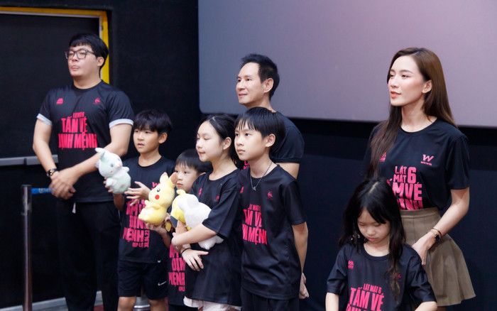 Đoàn phim Lật Mặt 6 gặp sự cố thang máy trong hành trình cinetour khiến khán giả 'thót tim' Ảnh 2