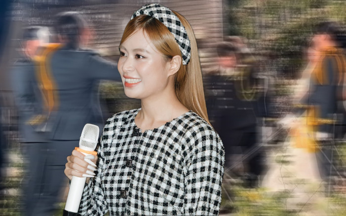 Hoàng Thùy Linh tiếp tục 'đại náo' đám cưới quân nhân ở Hàn Quốc: Chú rể cũng tập tành 'See Tình'! Ảnh 2