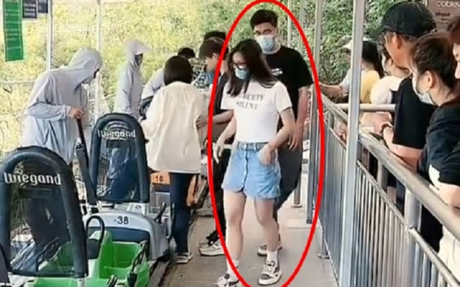 Ngồi nhà bế con xem livestream, vợ bàng hoàng chứng kiến chồng hẹn hò bồ nhí ngay trên sóng trực tiếp Ảnh 2