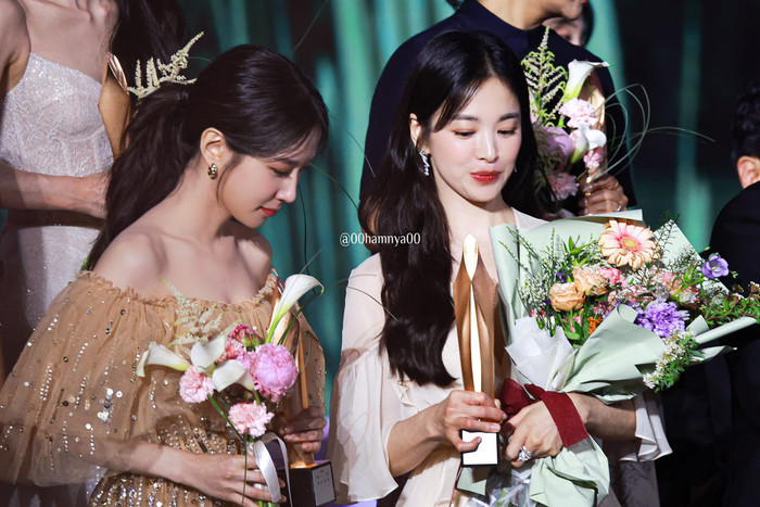  Đẳng cấp là mãi mãi: Song Hye Kyo 'chặt đẹp' mỹ nhân Hàn kém 11 tuổi khi chung khung hình Ảnh 4