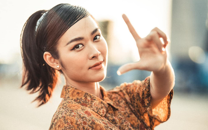 Nữ chính 'Lật mặt 6' phản ứng ra sao khi nhận quà 'khủng' từ fan? Ảnh 2