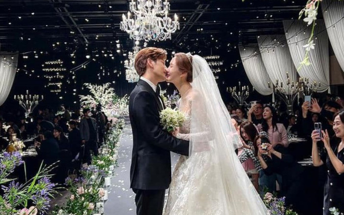 Lee Da Hae 'khóa môi' Se7en đầy tình tứ tại đám cưới cổ tích Ảnh 2