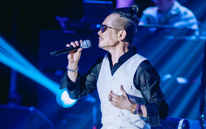 Hậu ồn ào buộc dừng đêm diễn, nam ca sĩ Vbiz nghẹn ngào gửi lời xin lỗi đến khán giả Ảnh 2