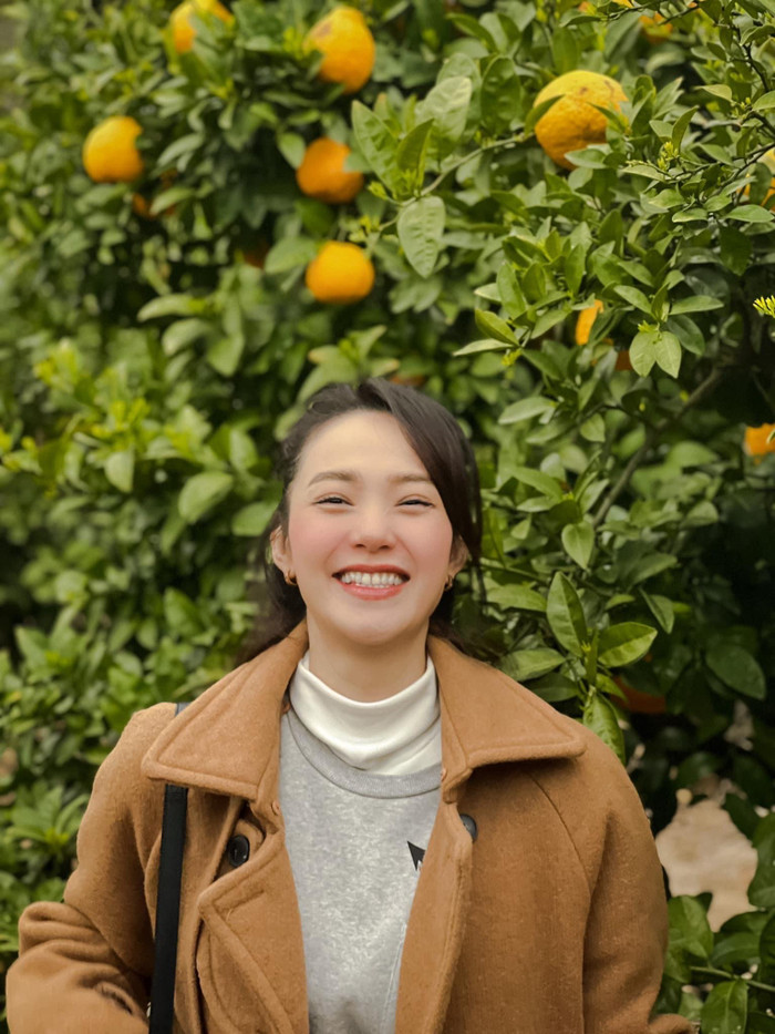 Minh Hằng trẻ trung trong phong cách mang đậm chất “Hàn xẻng” check in ở con đường cầu vòng ở Jeju