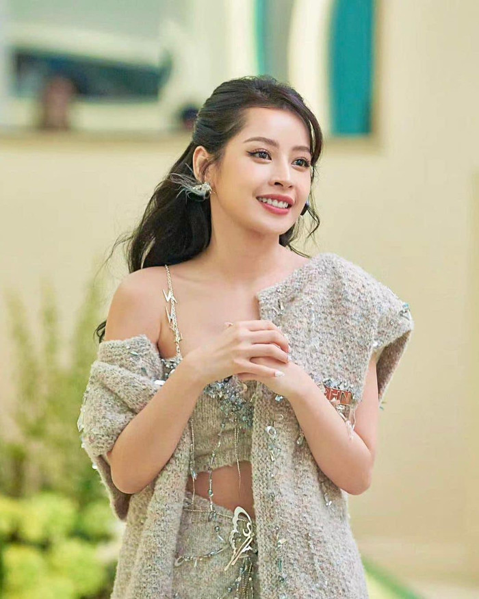  Chi Pu khó thở, rướm máu vì mặc váy bó đầy gọng sắt sau gần 20 tiếng đồng hồ Ảnh 5