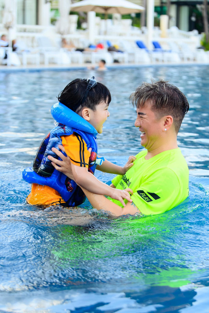  Đàm Vĩnh Hưng cùng quý tử đi du lịch, nói 1 câu khiến nhiều người đồng cảm Ảnh 5