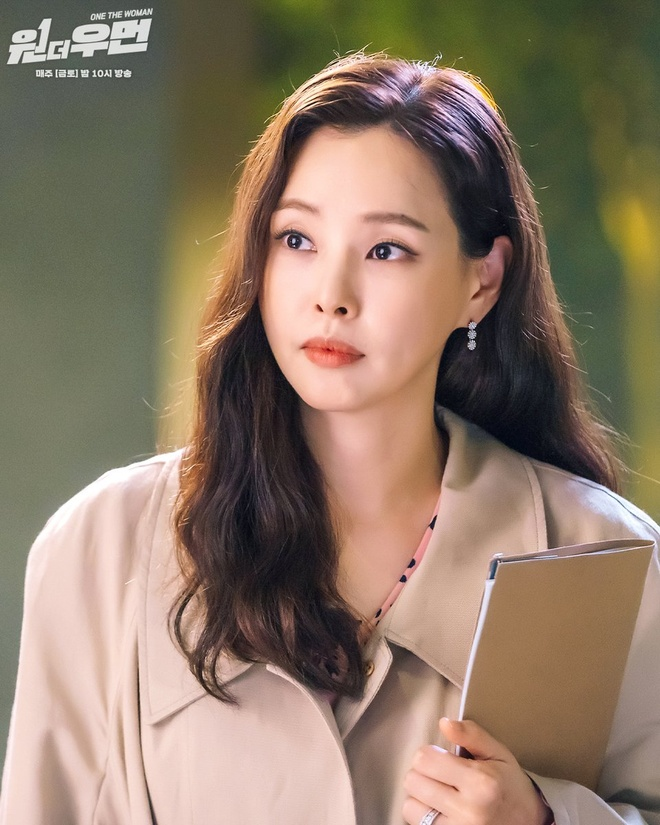 Honey Lee đã khá vất vả sau khi quay lại làm việc hậu sinh nở. 