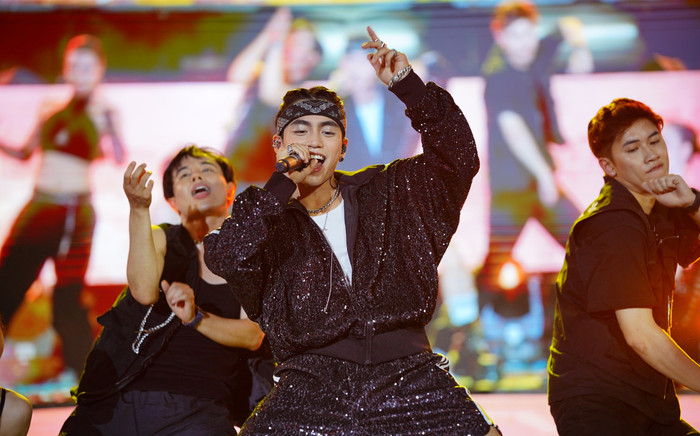 MONO xuất hiện với diện mạo mới, tương tác với dancer nữ khiến khán giả la hét không ngừng! Ảnh 2