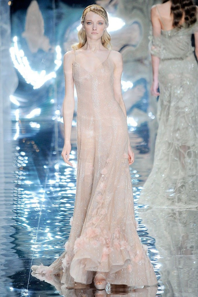  Nàng mẫu giữ kỷ lục trình diễn 91 show tại Fashion week, từng “combat” Kendall Jenner Ảnh 7