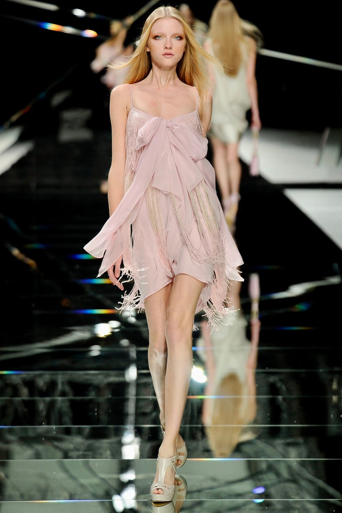 Nàng mẫu giữ kỷ lục trình diễn 91 show tại Fashion week, từng “combat” Kendall Jenner Ảnh 6