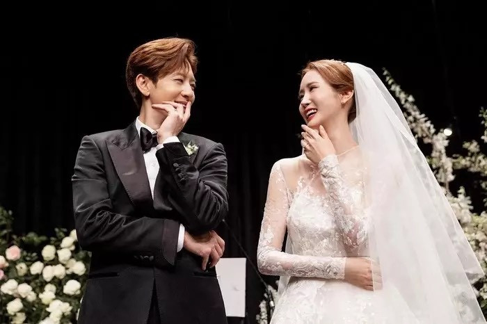  Ngắm trọn khoảnh khắc 'tình bể bình' trong hôn lễ Lee Da Hae và Se7en Ảnh 4