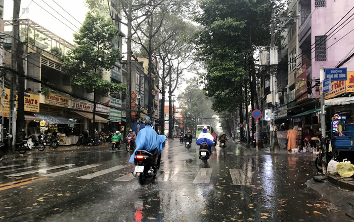 TP.HCM hôm nay (8/5): Trời nhiều mây, có mưa rào nhẹ 'giải nhiệt' những ngày nắng nóng oi bức vừa qua Ảnh 2