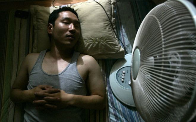 Đi nắng về bật quạt, người đàn ông bị đột quỵ phải nhập viện khẩn Ảnh 2