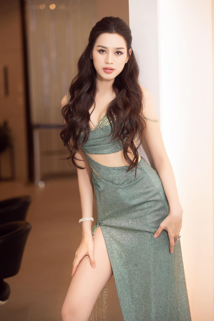 Cô từng chia sẻ rằng, cho dù khi kết thúc nhiệm kỳ thì sứ mệnh của một hoa hậu vẫn thôi thúc cô phải cống hiến nhiều giá trị cho cộng đồng, cho xã hội. Bởi lẽ, ở ngoài kia vẫn còn nhiều mảnh đời khó khăn cần được giúp đỡ.&nbsp;