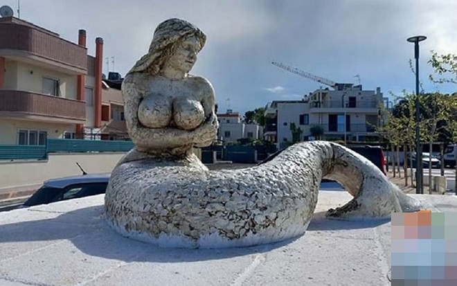 Tượng nàng tiên cá có bộ ngực nở nang, vòng 3 'lộ thiên' gây tranh cãi dữ dội Ảnh 2