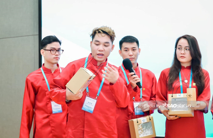  9 sinh viên 'ôm' mì tôm lương khô, mang di sản quốc gia vươn tầm thế giới: Em biết bố mẹ tự hào Ảnh 2