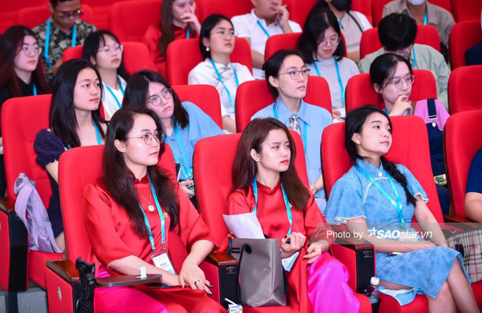 9 sinh viên 'ôm' mì tôm lương khô, mang di sản quốc gia vươn tầm thế giới: Em biết bố mẹ tự hào Ảnh 3