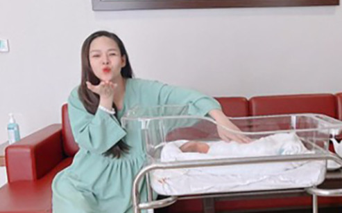 Diễn viên Diễm Hương lần đầu trải lòng sau khi sinh: 'Bước đi đầu tiên sau khi sinh mổ thật sự rất đau' Ảnh 2