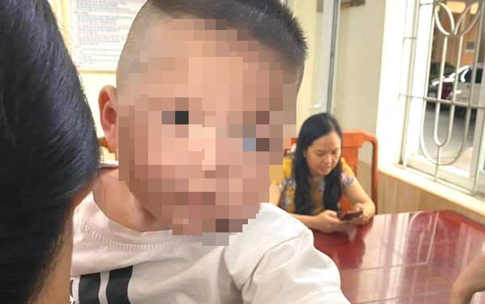 Phát hiện bé trai khoảng 6 tháng tuổi nặng hơn 9kg bị bỏ rơi ở chung cư Ảnh 2