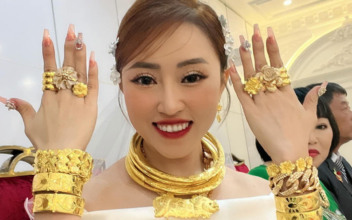 Cô dâu Vĩnh Long đeo vàng 'đỏ người', dân tình trầm trồ hơn với tuyên bố cực chất khi làm đám cưới Ảnh 2