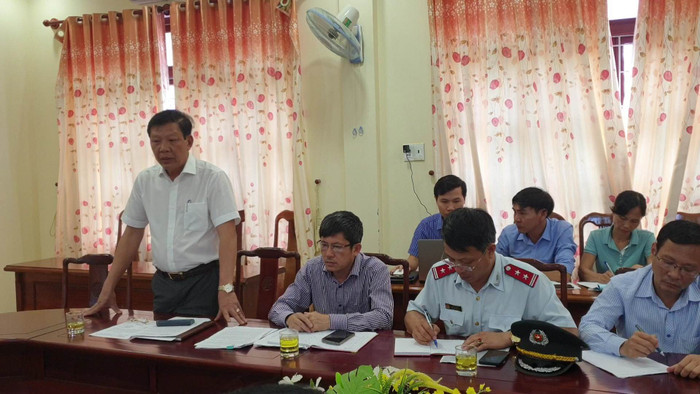 Đoàn công tác của Sở Y tế Quảng Bình làm việc với UBND và ngành, phòng chức năng của huyện Lệ Thuỷ về vụ việc. (Ảnh: VTC).