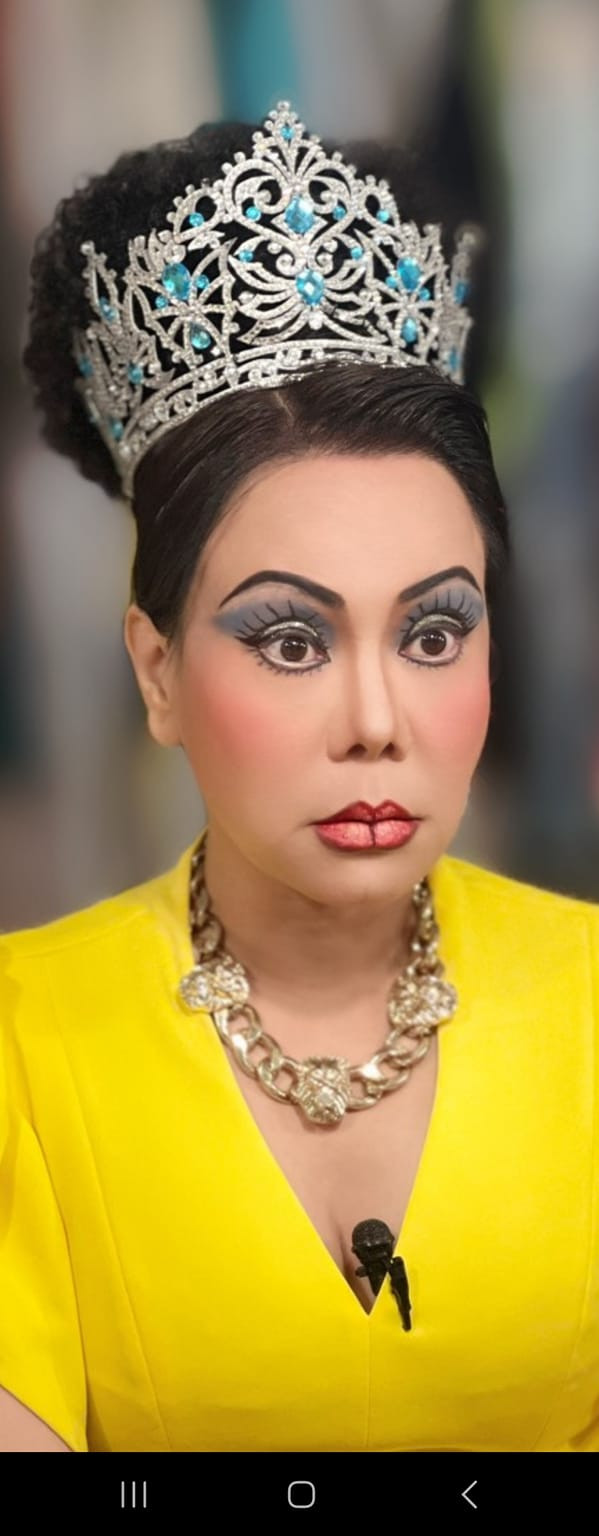 Ông xã Việt Hương đăng tải bức hình của vợ với diện mạo khác lạ.