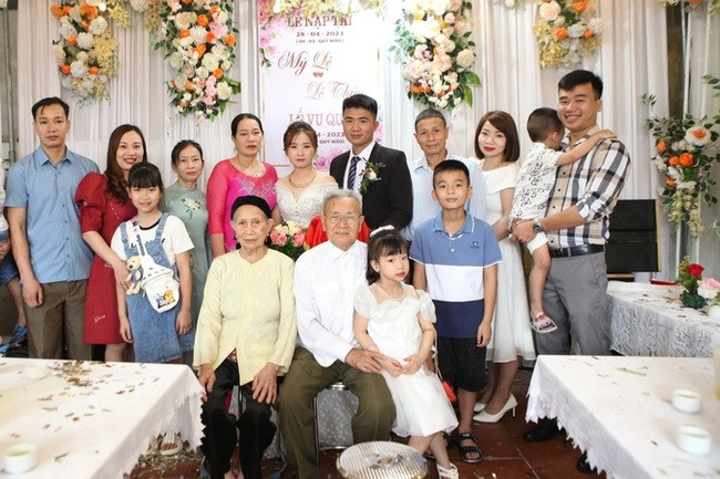 Một đám cưới đặc biệt khiến ai nấy cũng xúc động