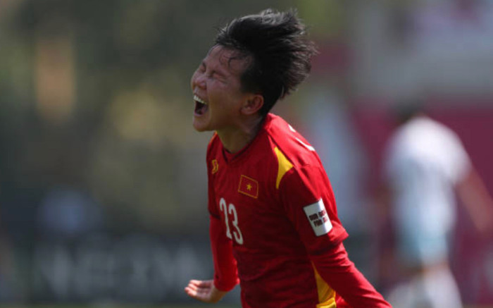 Tuyển nữ Việt Nam tiễn Philippines về nước dù bại trận Ảnh 2