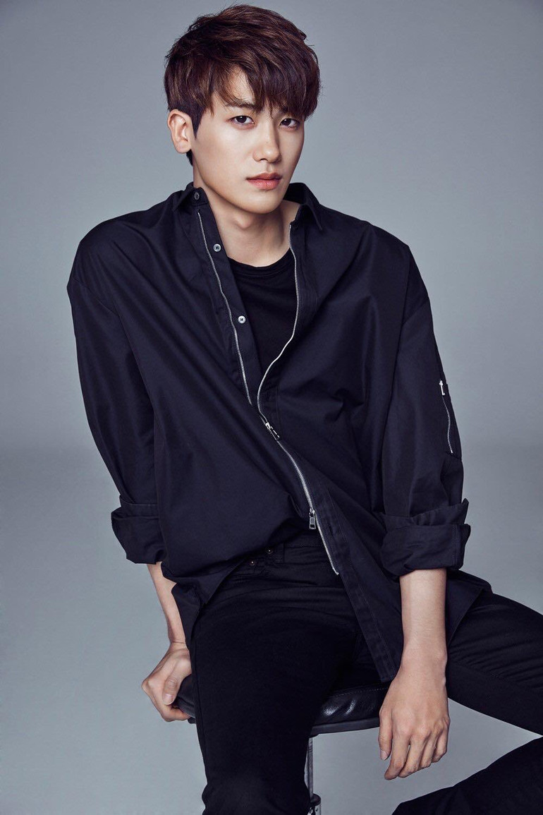 Những nam Idol sinh ra trong gia đình 'trâm anh thế phiệt' Ảnh 5