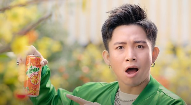 Chuyện ngược đời: Trúc Nhân lần đầu tiên trổ tài rap, Ricky khoe giọng ấn tượng trong MV Tết collab của cả 2 Ảnh 6