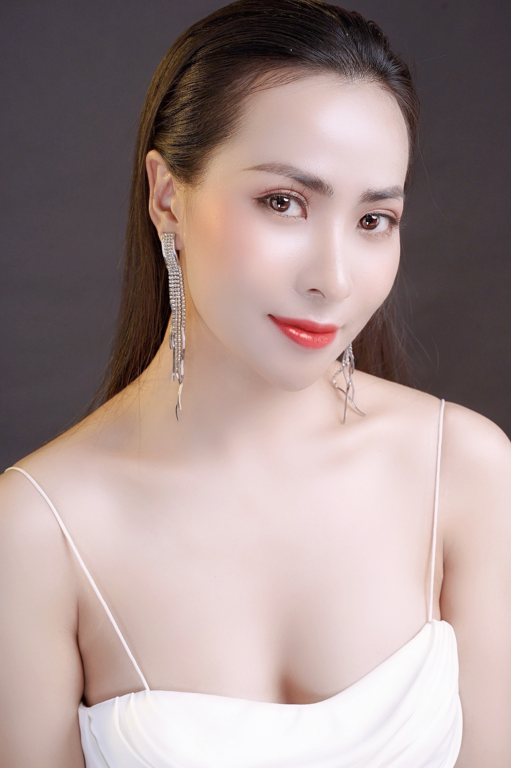 Hoa hậu Hoa Quyên: 'Thành công của bản thân là để báo hiếu cha mẹ' Ảnh 2