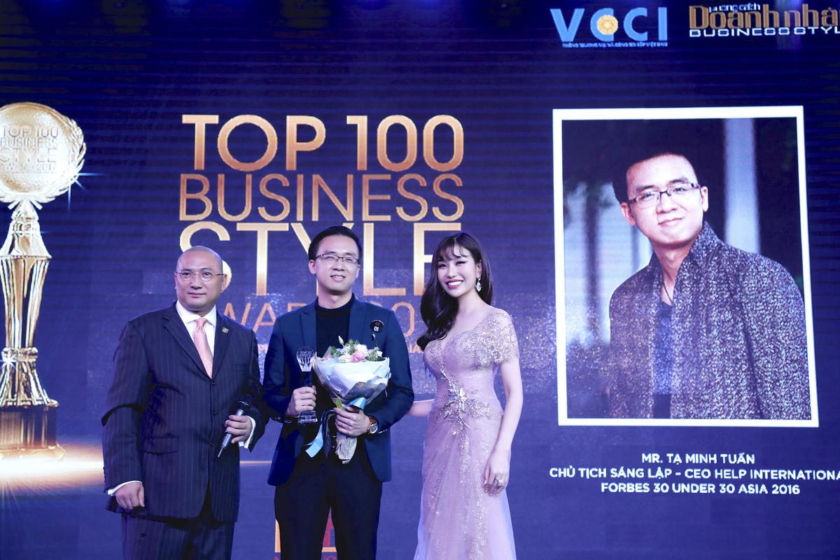 Hoa hậu Doanh nhân Lam Cúc rạng rỡ tham dự sự kiện 'Top 100 Business Style Award 2017' Ảnh 9