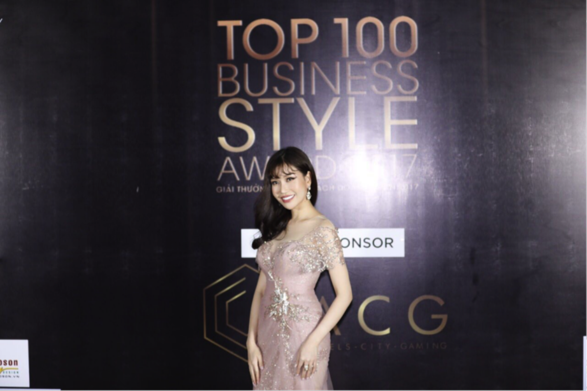 Hoa hậu Doanh nhân Lam Cúc rạng rỡ tham dự sự kiện 'Top 100 Business Style Award 2017' Ảnh 5