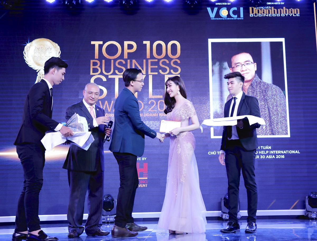 Hoa hậu Doanh nhân Lam Cúc rạng rỡ tham dự sự kiện 'Top 100 Business Style Award 2017' Ảnh 8