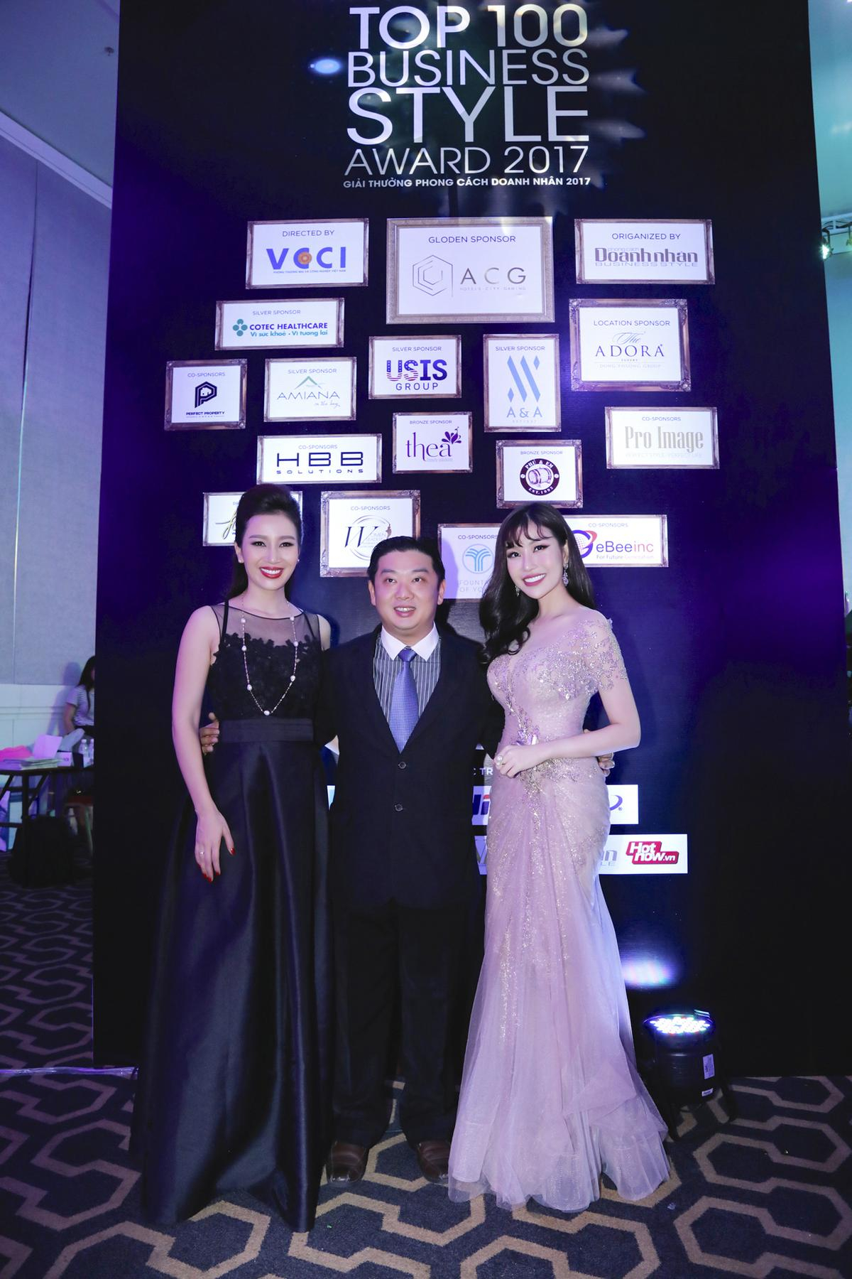 Hoa hậu Doanh nhân Lam Cúc rạng rỡ tham dự sự kiện 'Top 100 Business Style Award 2017' Ảnh 11